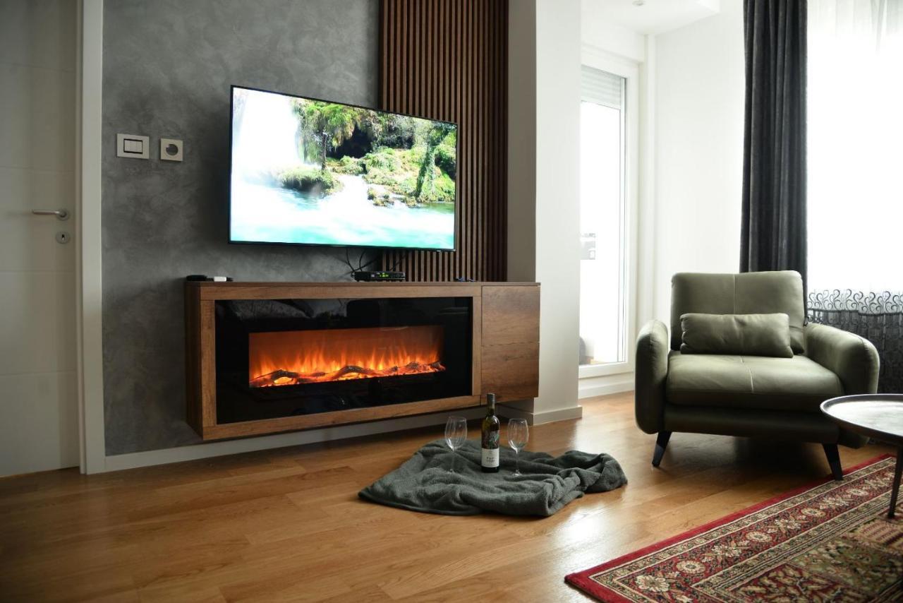 Mirror Apartment With Private Parking Novi Sad Exterior photo