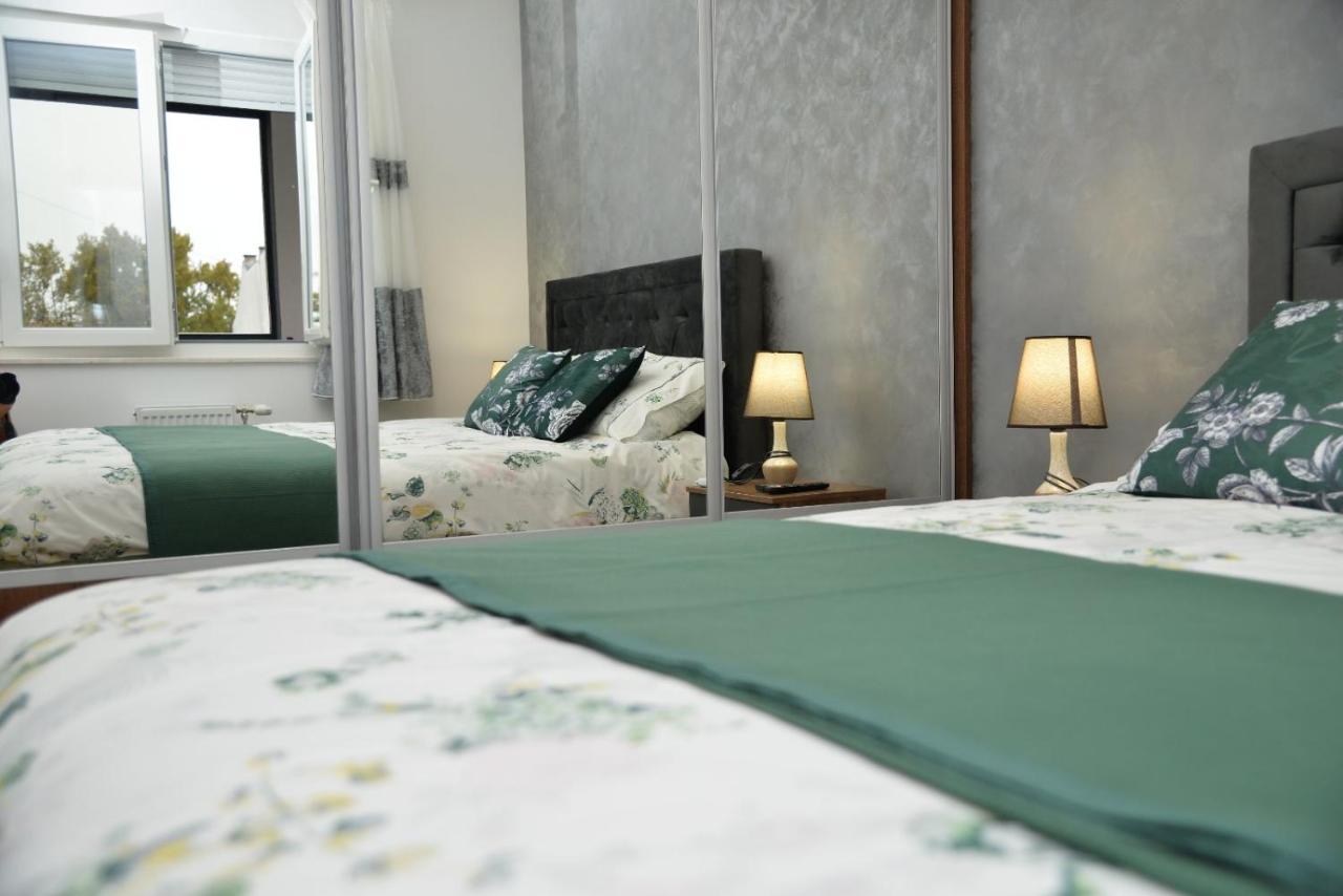 Mirror Apartment With Private Parking Novi Sad Exterior photo