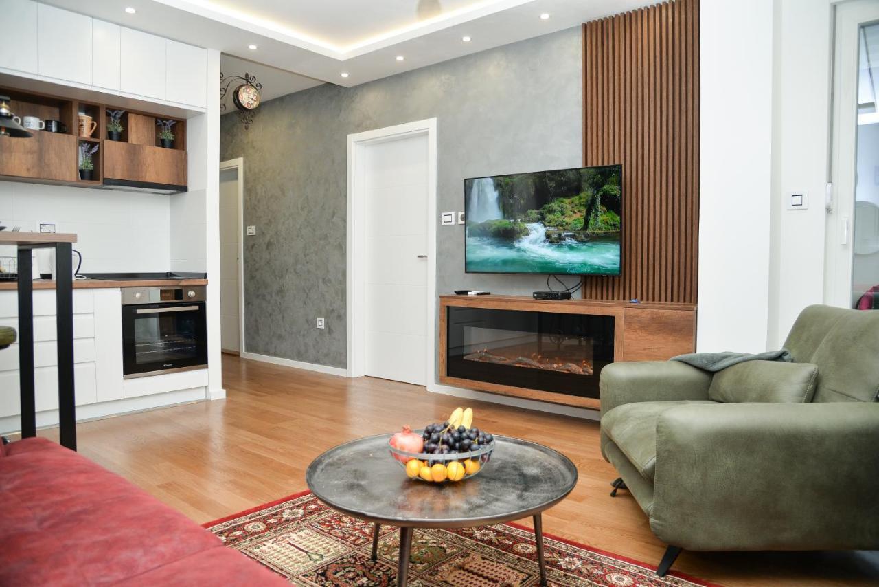 Mirror Apartment With Private Parking Novi Sad Exterior photo