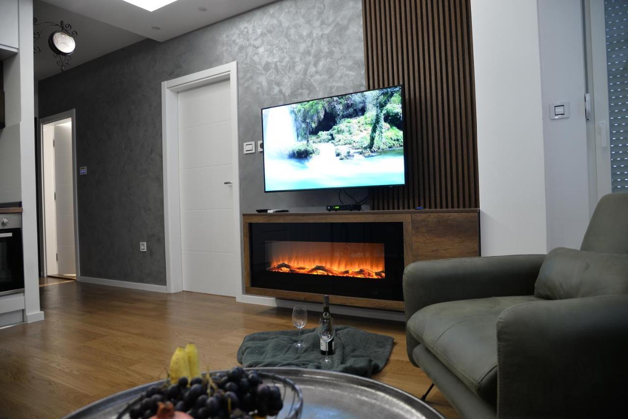 Mirror Apartment With Private Parking Novi Sad Exterior photo