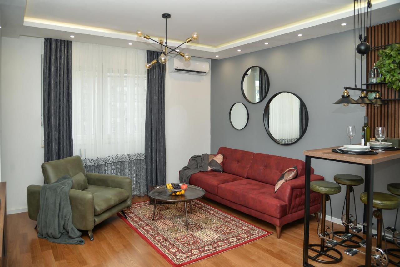 Mirror Apartment With Private Parking Novi Sad Exterior photo